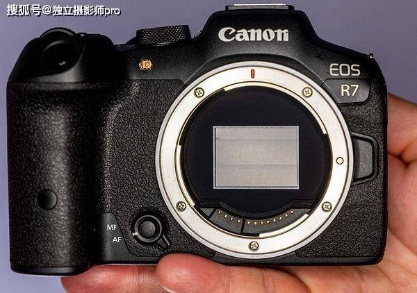 佳能正式发布EOS R7和EOS R10无反相机和两枚RFS镜头