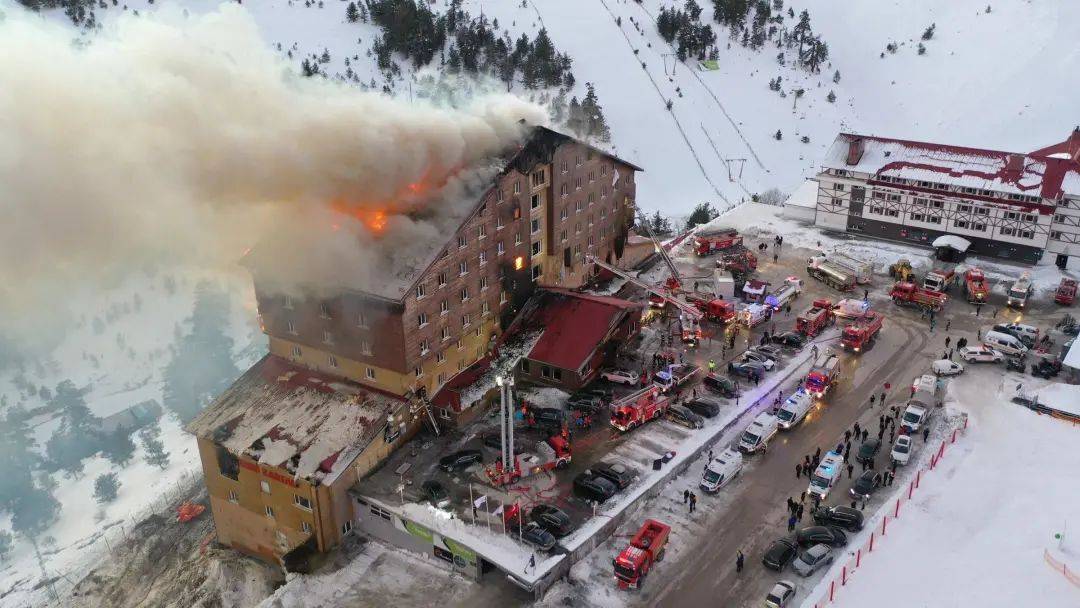 酒店火灾致76人死亡！9名嫌疑人被拘留！最新5大细节披露→