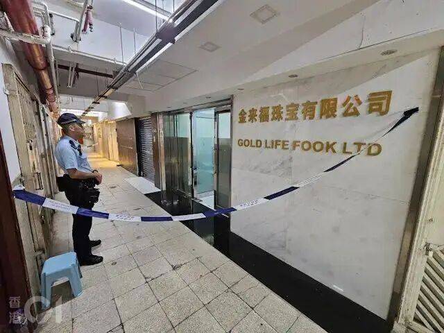 香港突发黄金大劫案！10多名男子抢走65公斤黄金，价值超半个亿，西九龙重案组已跟进