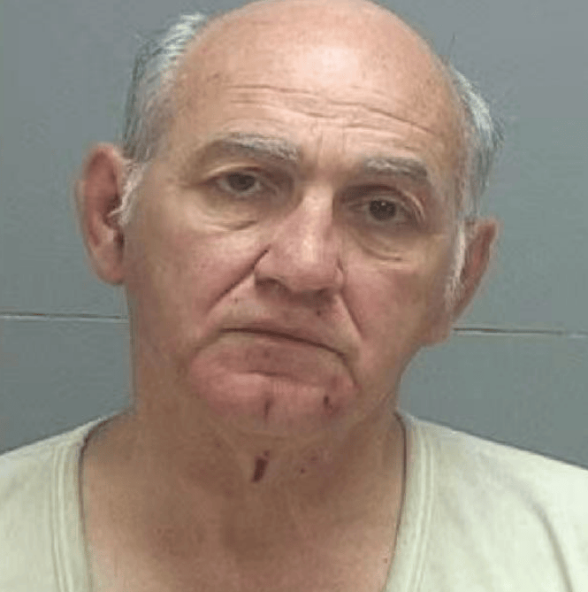 71岁老翁自称射杀柯克系为掩护枪手逃跑，因干扰调查被捕 真凶：疯狂的老家伙