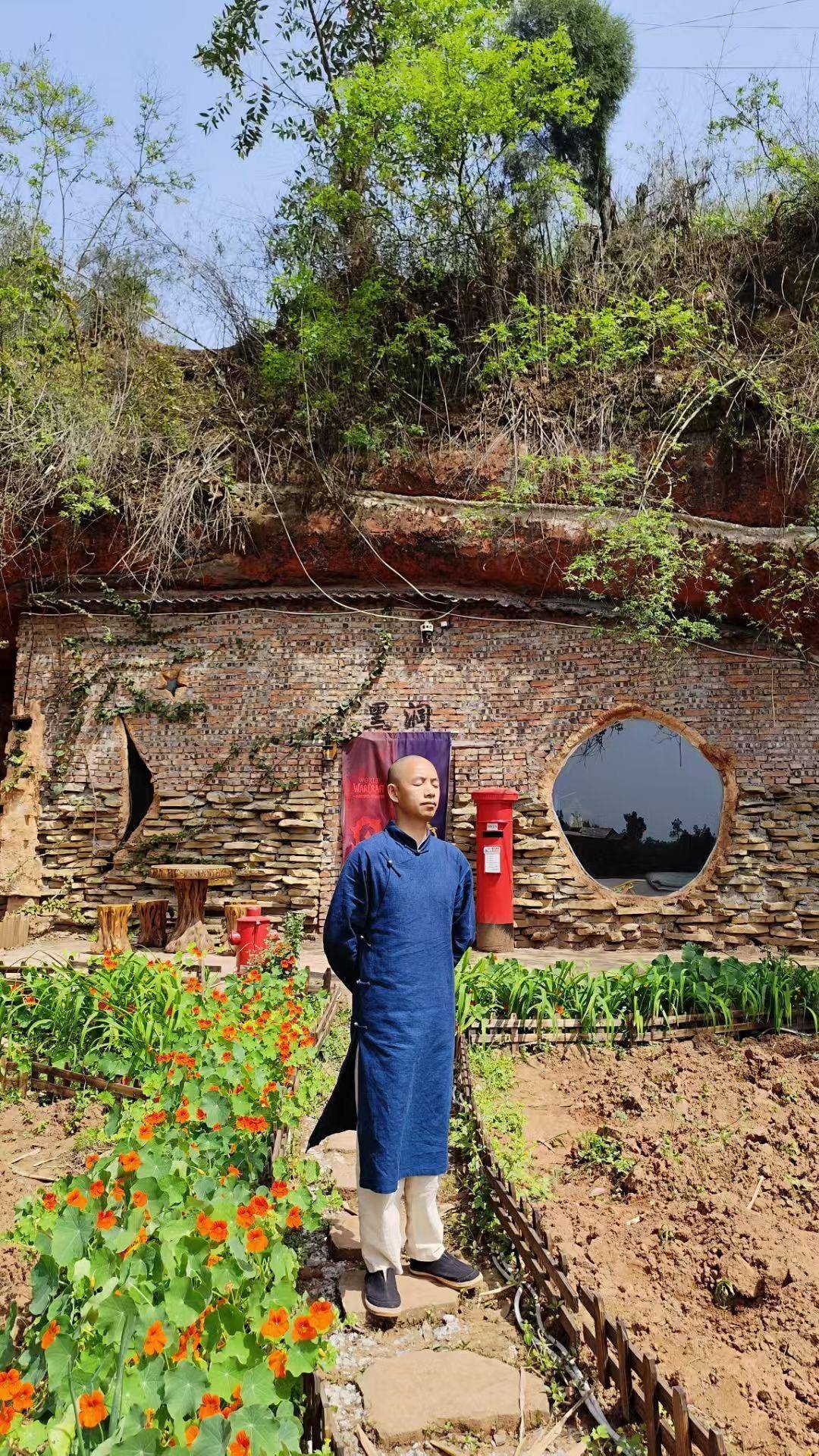 是个人选择还是另有隐情？35岁男子回乡“崖下洞居”惹争议！｜封面深镜