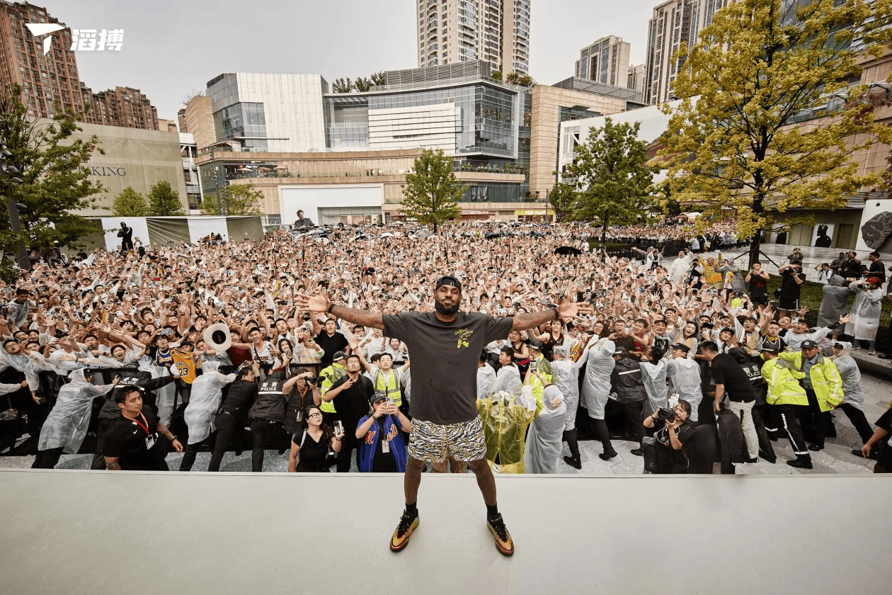 对话滔搏｜不甘再当“耐克阿迪们”的推手，这家港股零售巨头要为自己搭台