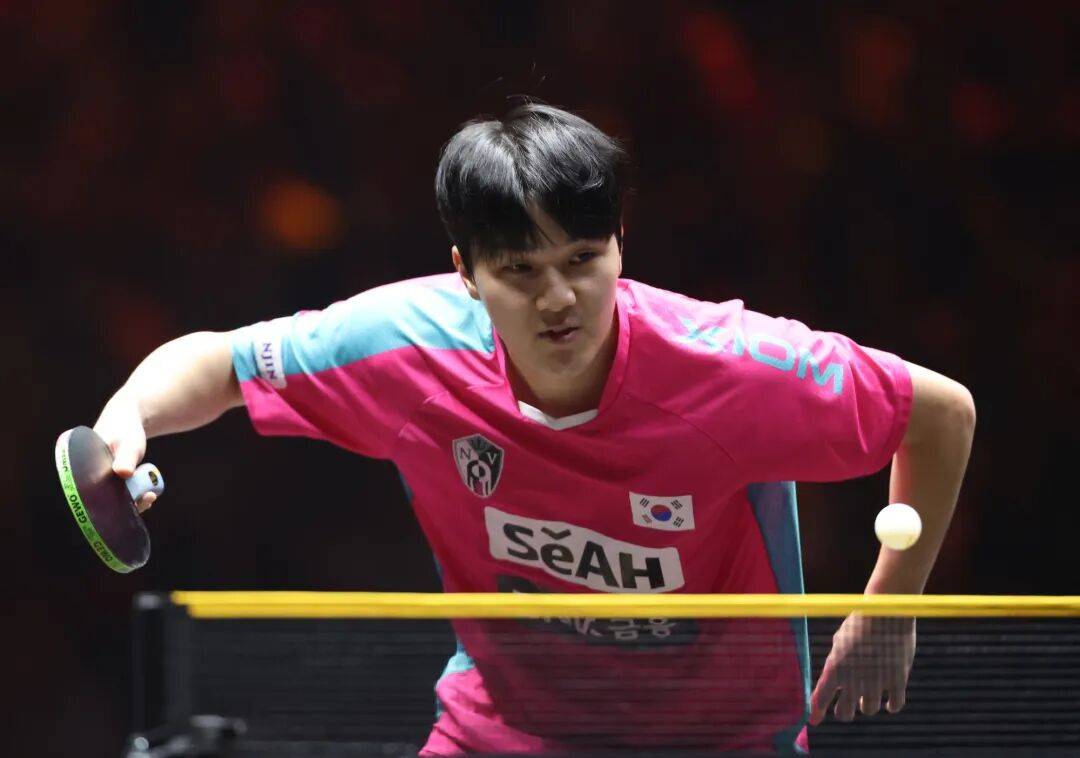 王艺迪完胜桥本，向鹏挺进8强 | WTT中国大满贯单打