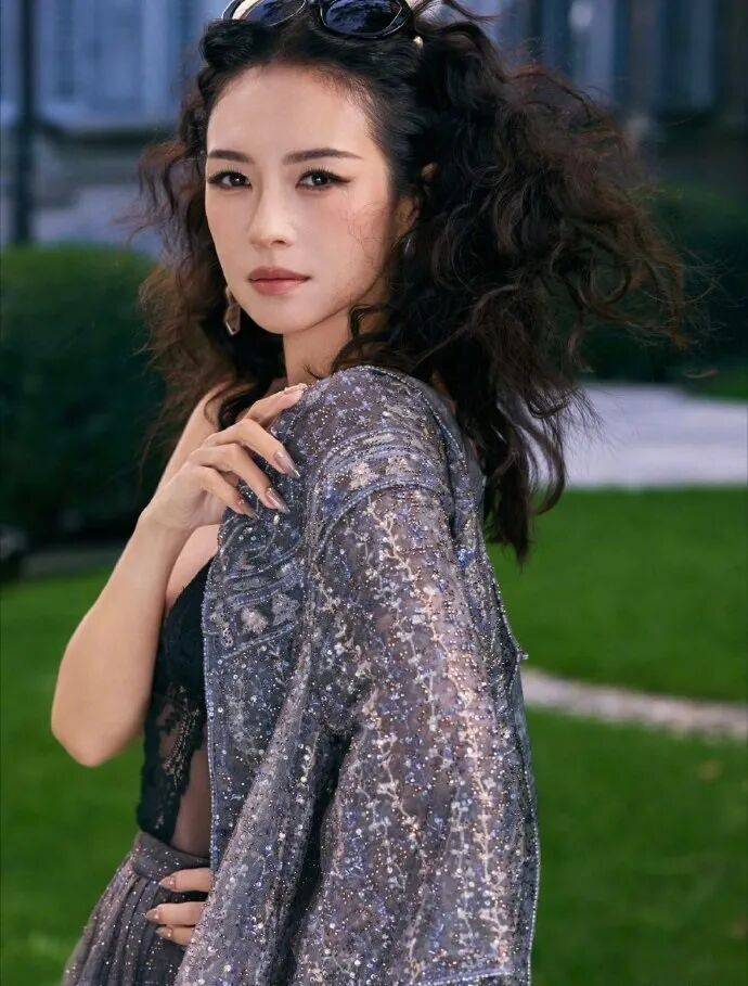 时装周上的女明星，秋冬氛围感一键封顶！