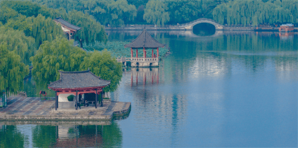 秋色满城 历下有约丨雨润泉城，双节同庆，天下第一泉邀您共赏烟雨诗画