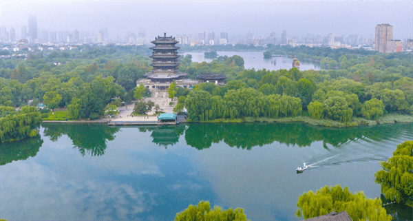 秋色满城 历下有约丨雨润泉城，双节同庆，天下第一泉邀您共赏烟雨诗画
