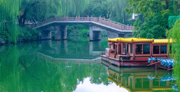 秋色满城 历下有约丨雨润泉城，双节同庆，天下第一泉邀您共赏烟雨诗画