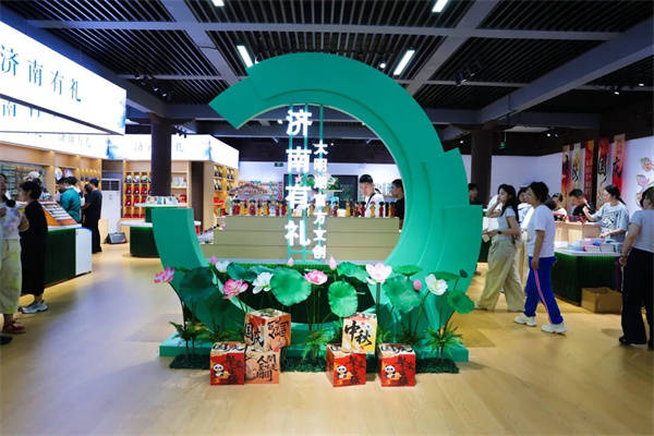 秋色满城 历下有约丨雨润泉城，双节同庆，天下第一泉邀您共赏烟雨诗画