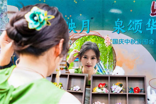 秋色满城 历下有约丨雨润泉城，双节同庆，天下第一泉邀您共赏烟雨诗画