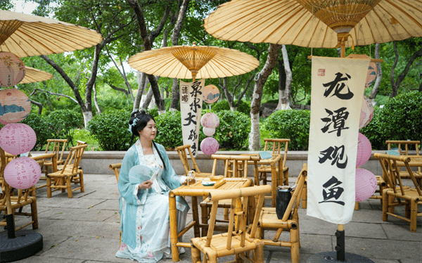 秋色满城 历下有约丨雨润泉城，双节同庆，天下第一泉邀您共赏烟雨诗画