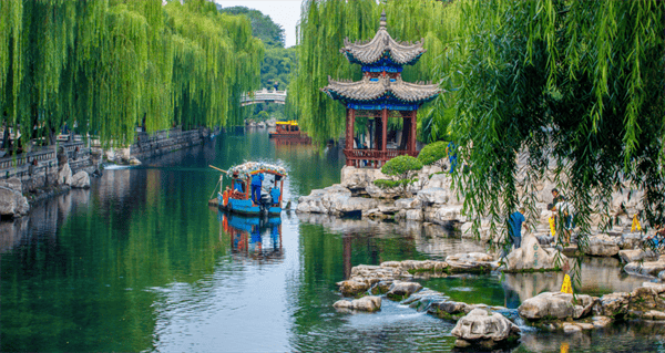 秋色满城 历下有约丨雨润泉城，双节同庆，天下第一泉邀您共赏烟雨诗画