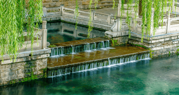 秋色满城 历下有约丨雨润泉城，双节同庆，天下第一泉邀您共赏烟雨诗画