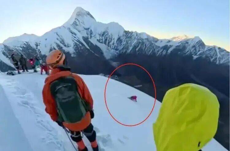 打卡拍照，再美也不能用生命对焦