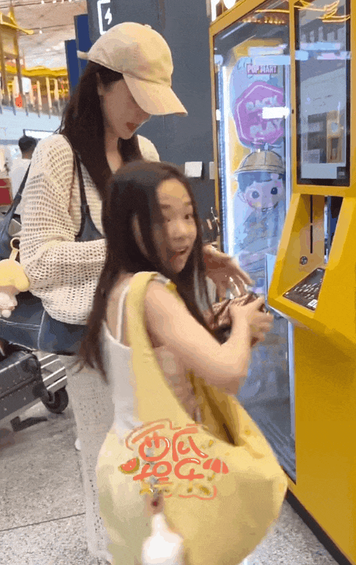 9岁小酒窝,大大方方成顶流