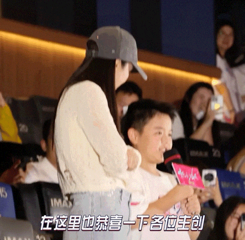 9岁小酒窝,大大方方成顶流