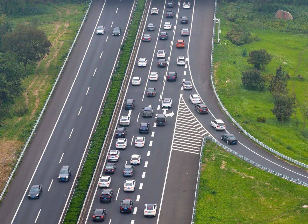 “开了15个小时，凌晨4点才回到家！”杭州多个高速进口已关闭，自驾返程必看！