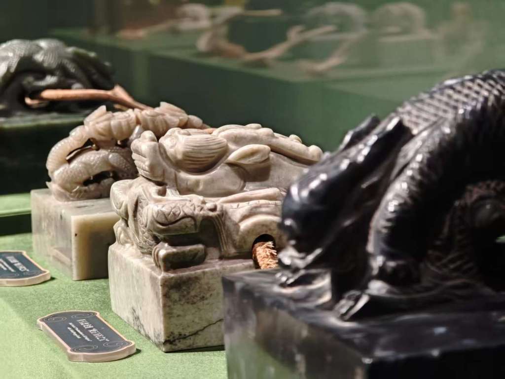 今天是故宫博物院百岁生日，让我们回顾她这一百年的史诗