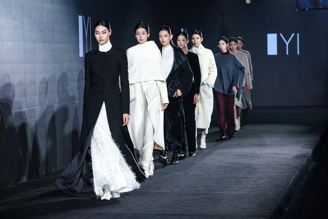 非遗惊艳、萌娃抢镜、大码模特出圈！南京国际时尚周看点太密