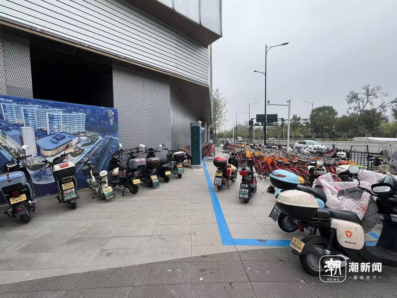 杭州临平邱山大街地铁口被电瓶车“封印”？城管临平中队：将加强管理