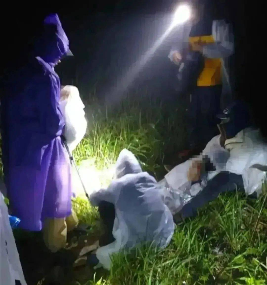 93岁老人进山失联，两天后发现他倒挂在树杈上苦撑……