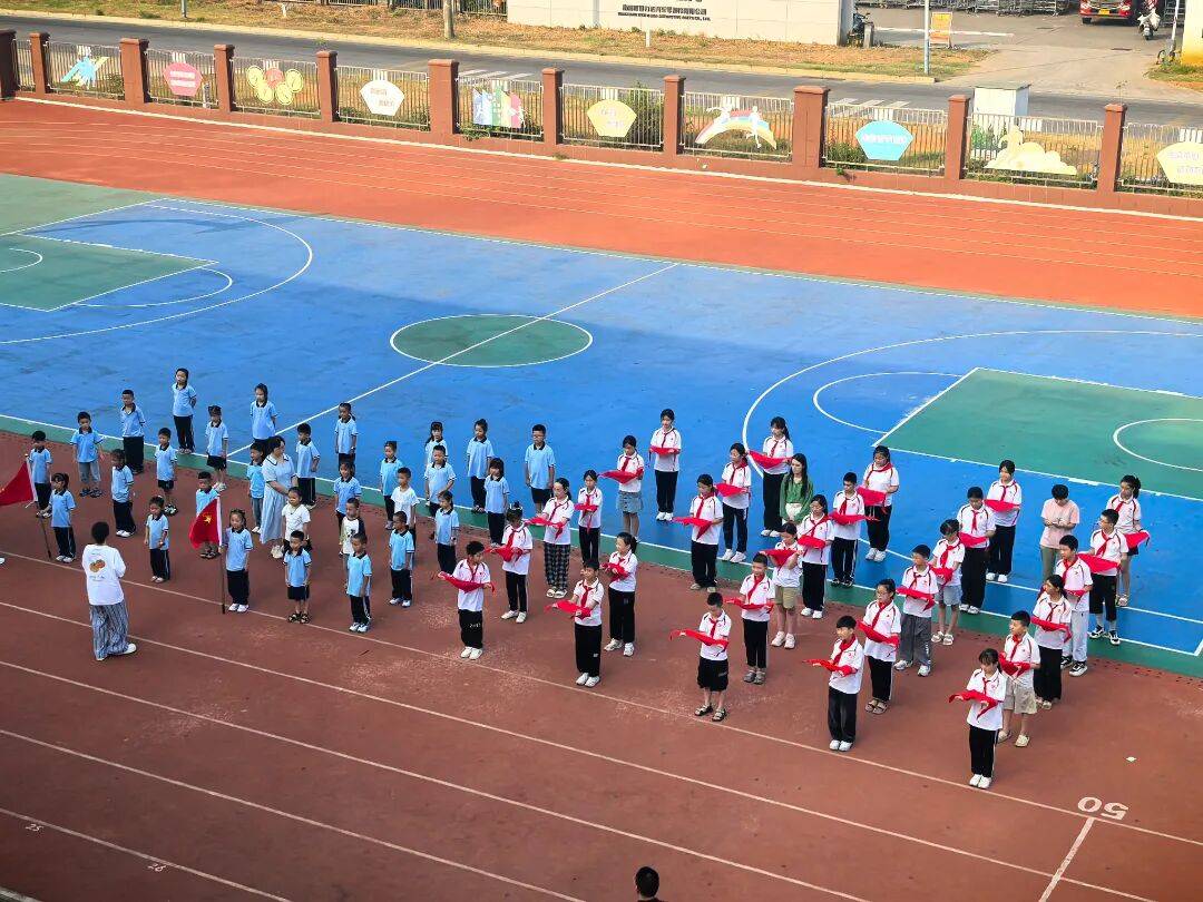 我县各级少先队组织开展“强国复兴有我 争当新时代好少年”建队日主题活动