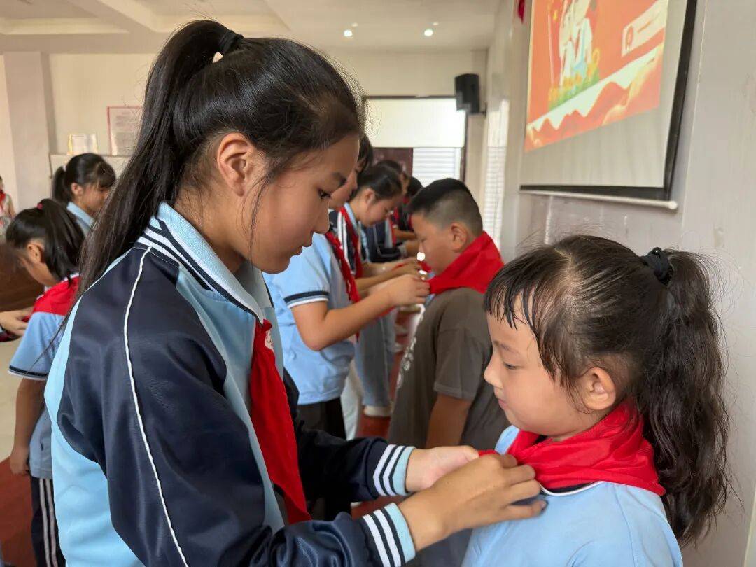 我县各级少先队组织开展“强国复兴有我 争当新时代好少年”建队日主题活动