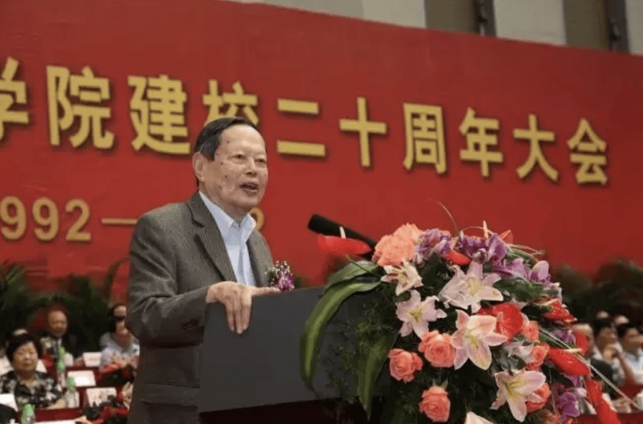 杨振宁为什么连续32年担任东莞理工学院名誉校长？