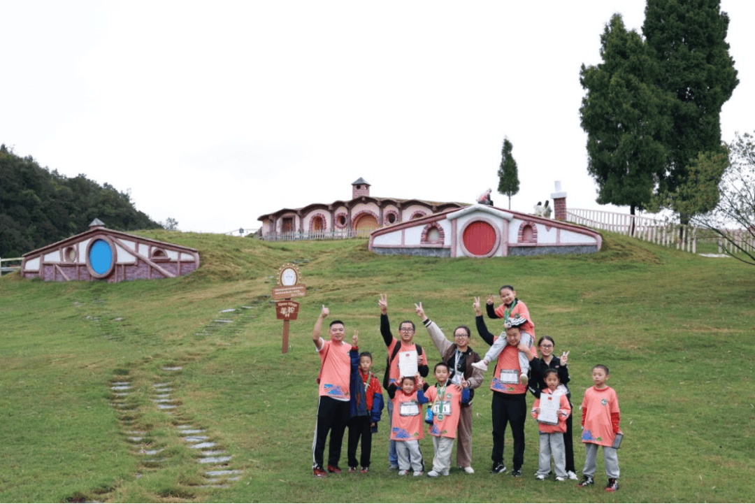 2025“魅力贵州”定向运动系列赛（黔西站）暨2025“营动中国”露营大会（黔西站）在羊驼小镇圆满落幕