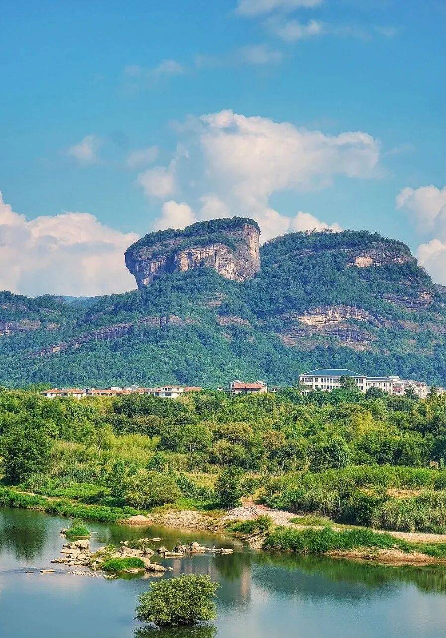 为什么年轻人迷上了爬山？ | 秋高气爽，是时候出发了→