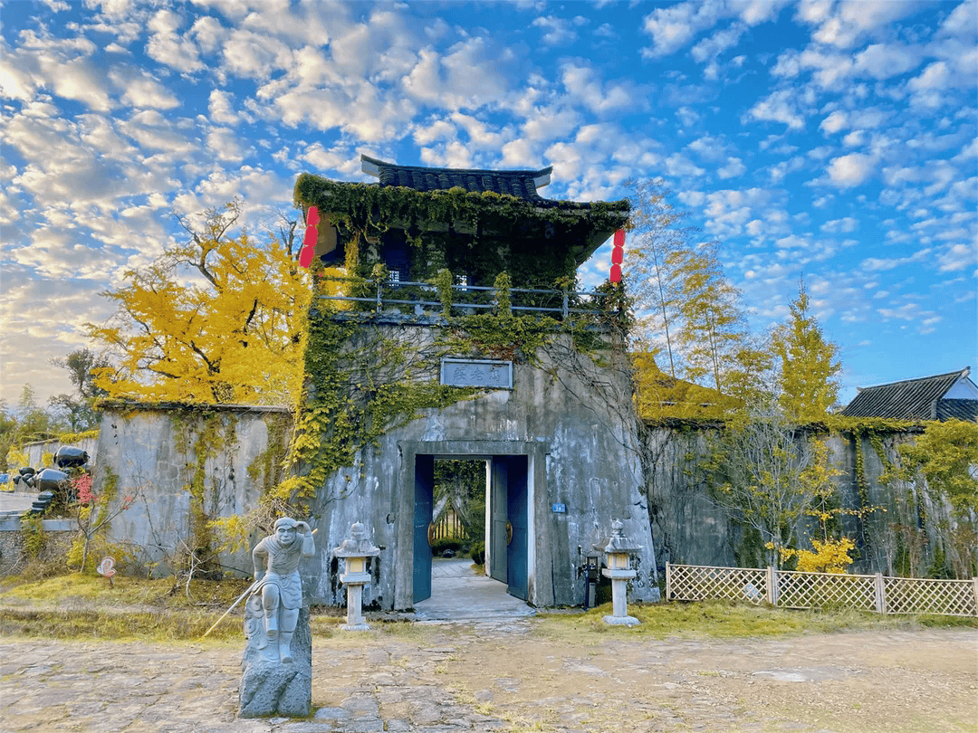 为什么年轻人迷上了爬山？ | 秋高气爽，是时候出发了→