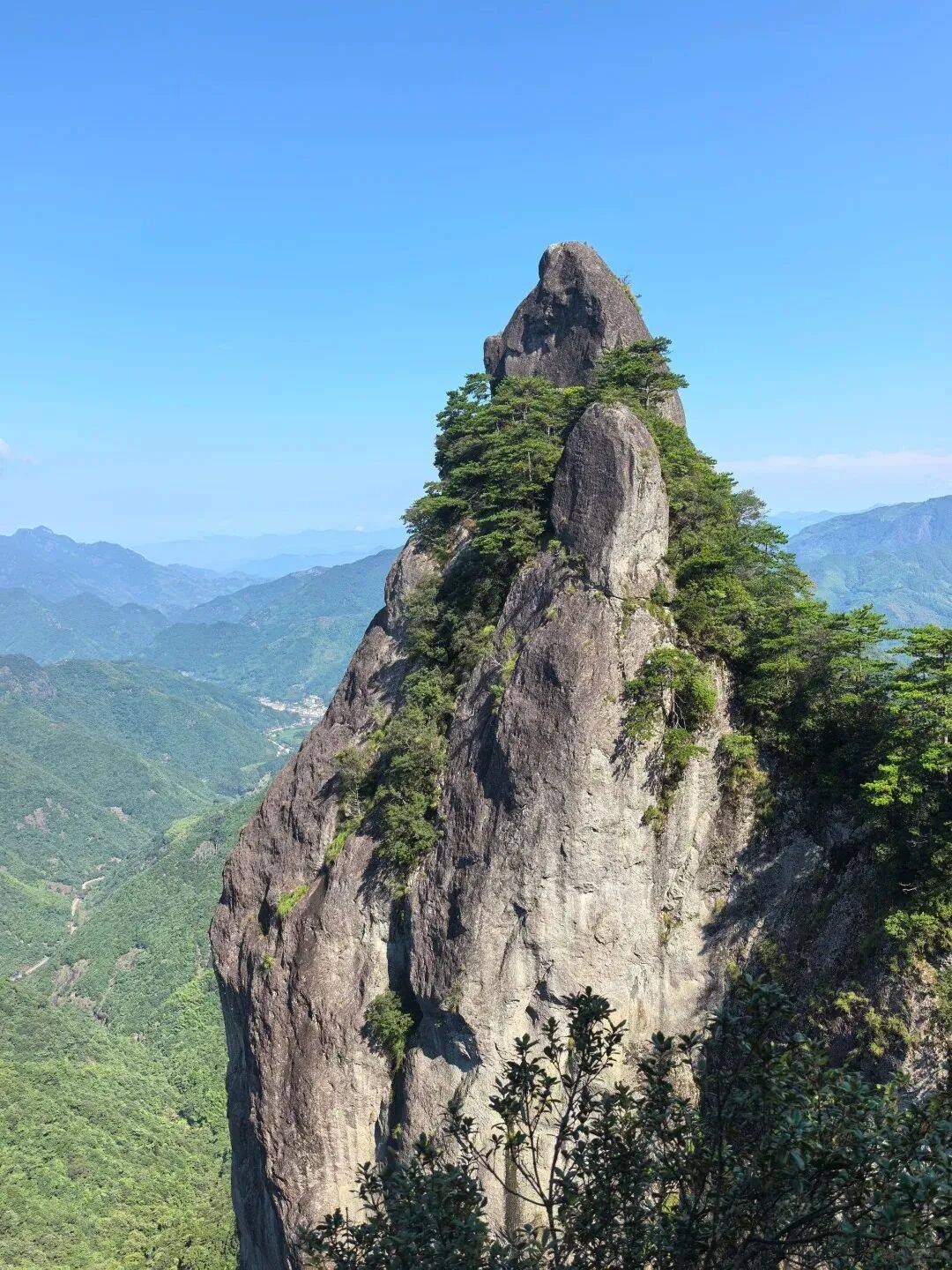 为什么年轻人迷上了爬山？ | 秋高气爽，是时候出发了→