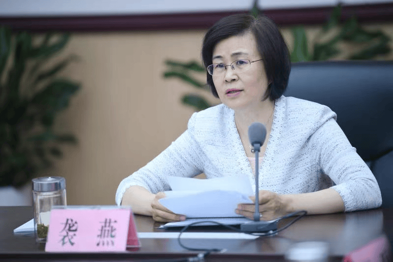 袭燕被解聘山东省政府参事职务，其曾任山东省卫健委党组书记，今年7月主动投案