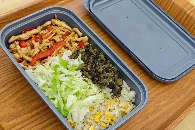 国铁成都局推出17元高铁盒饭：门店现炒，送餐到座