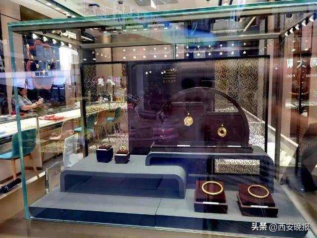 午后突发，黄金再度大跳水，现货黄金一度大跌1.92%。