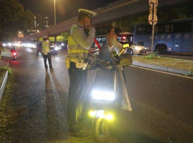 北京“电子眼”开始抓拍电动自行车违法，试点审核录入电动自行车违法行为3.8万起