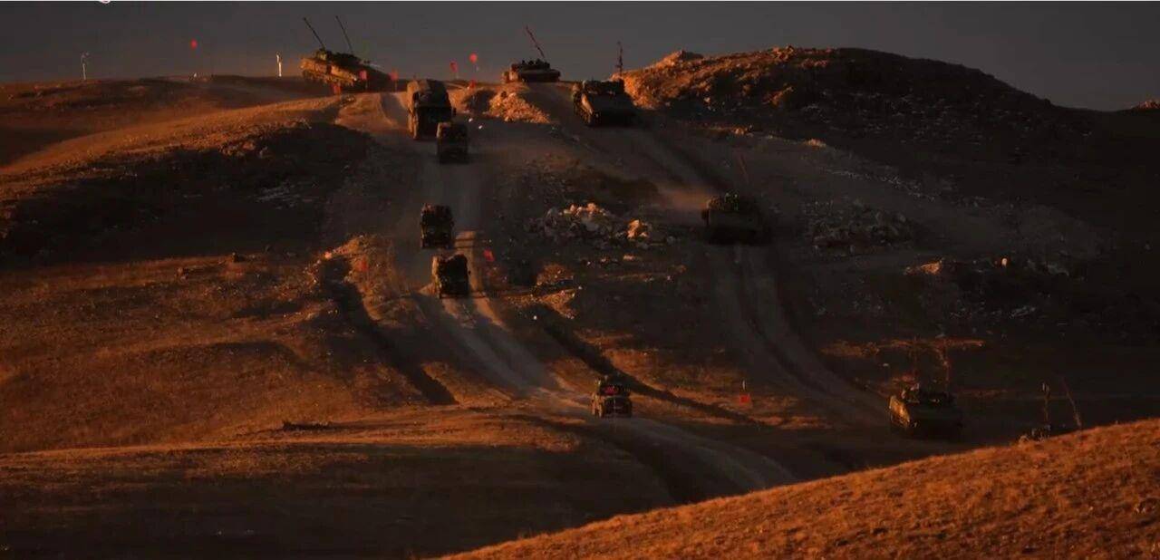 大场面！机器狗、无人机开路，实兵对抗演练画面公布