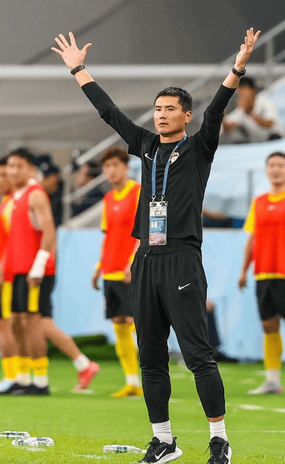 邵佳一任中国男足新任主帅，近期无正式比赛，组建磨合阵容是要务