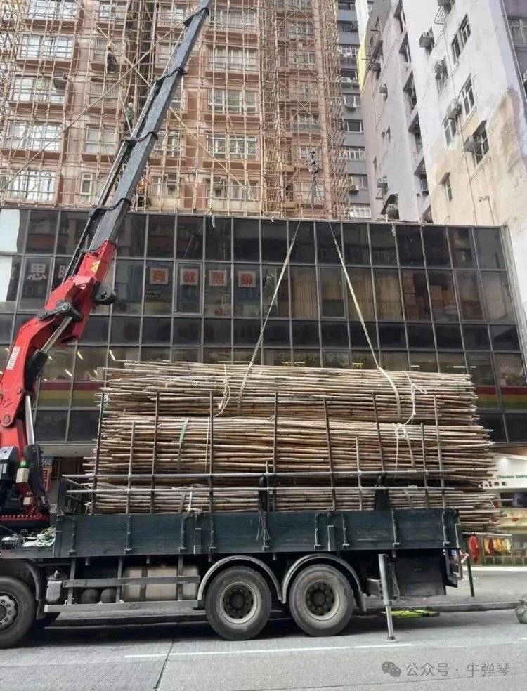 大埔火灾已致44人遇难 香港为何还在用竹脚手架？