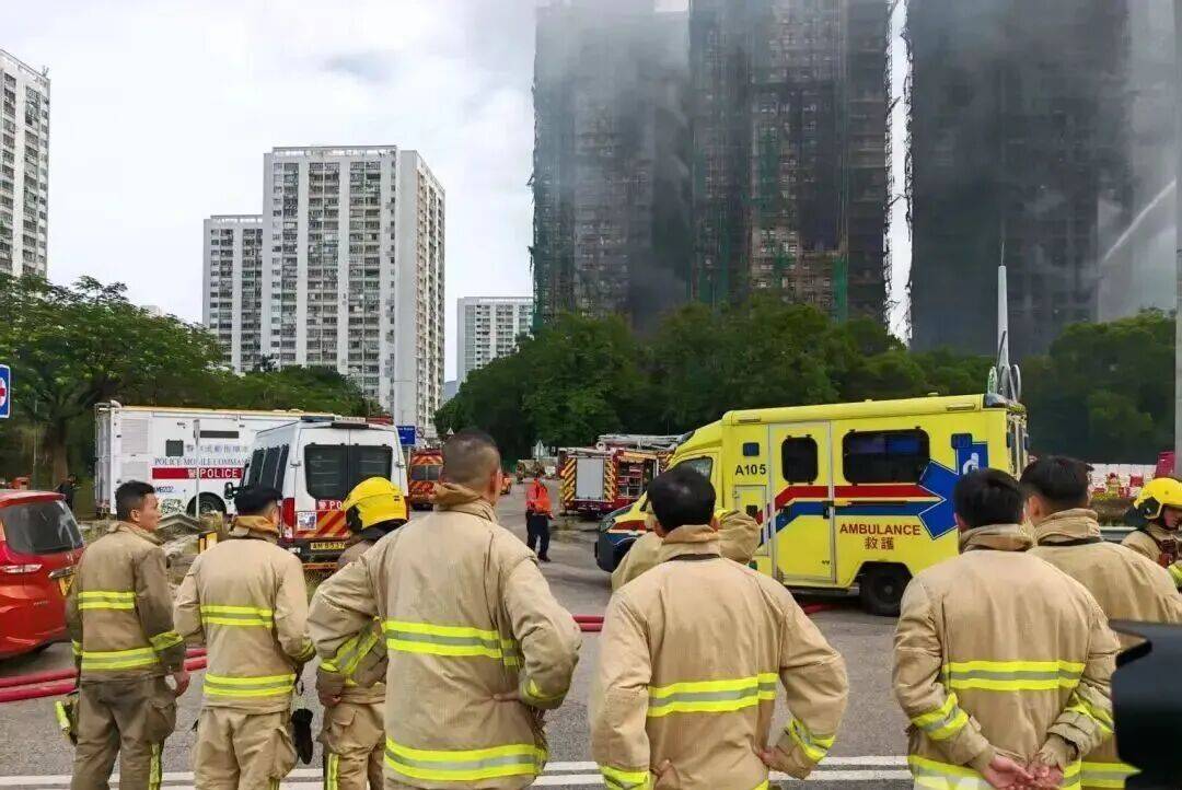 明火逐渐被扑灭！谢霆锋、佘诗曼、陈伟霆等明星为香港受灾民众祈福