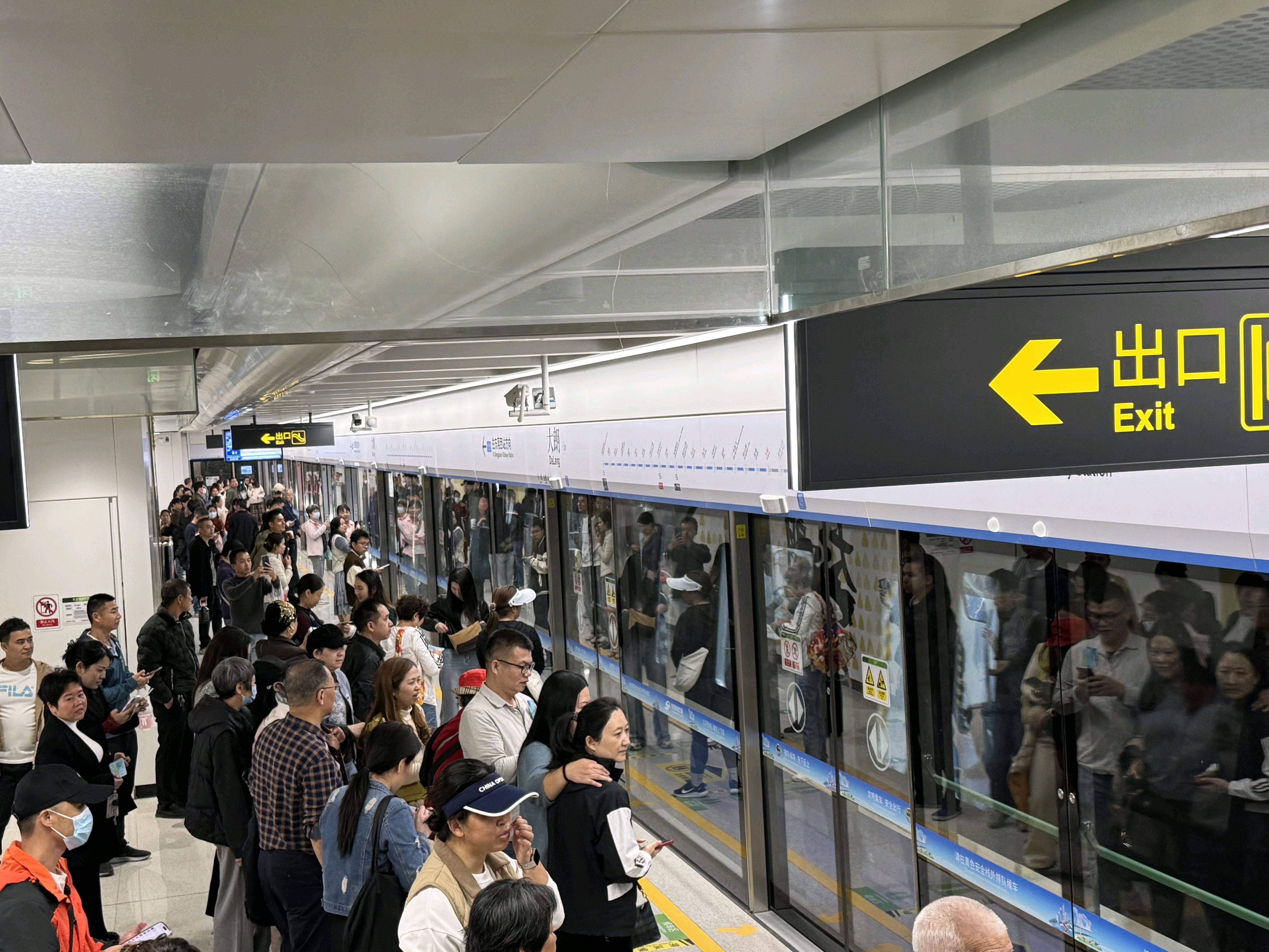 东莞地铁1号线试乘首日，大朗4站“沸腾”了