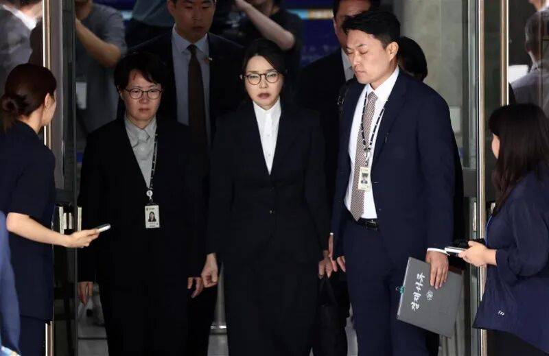 尹锡悦宣布戒严当晚，金建希与其激烈争吵，称“一切因你毁了”