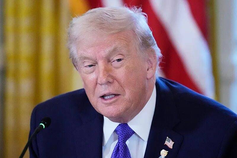 特朗普:格陵兰岛仅靠狗拉雪橇进行防卫,美国无论如何都要拿下格陵兰岛